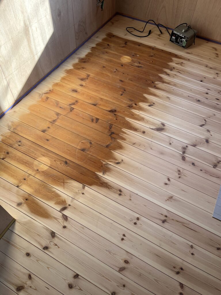 パイン材　研磨途中