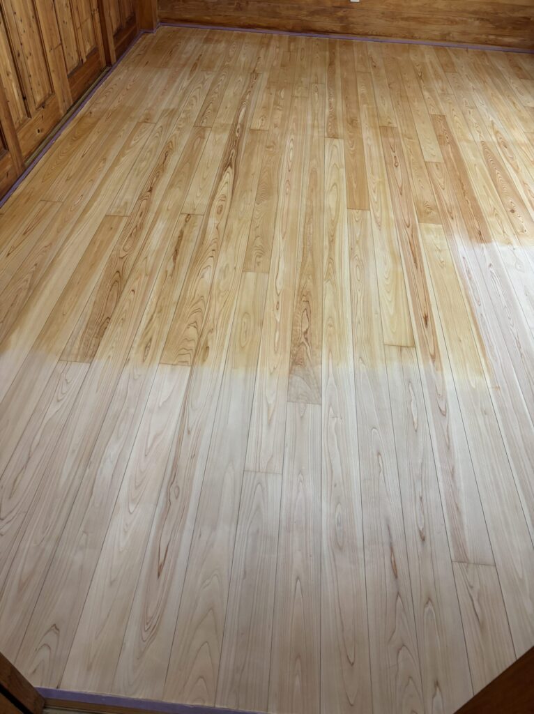 パイン材にオイル塗装 途中経過