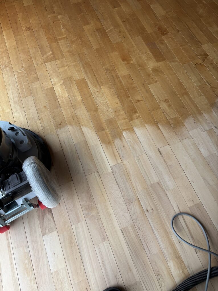 オーク挽き板　研磨の様子