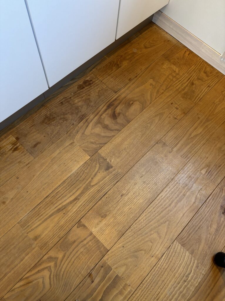 洗面所周りのシミ