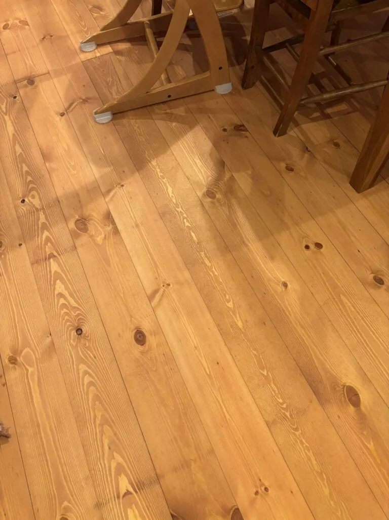 ルビオモノコート仕上げで蘇ったパイン材フローリング（施工後）